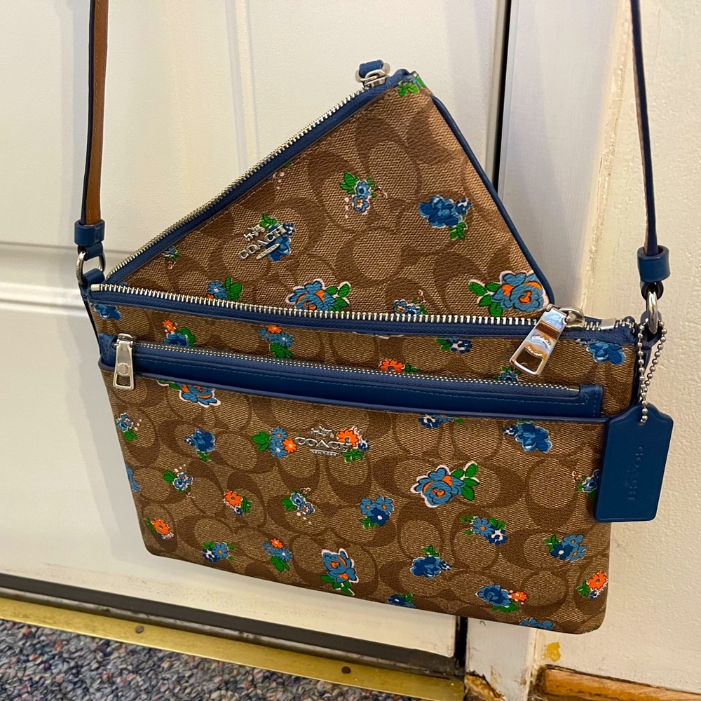 Coach East/West Crossbody w/pop-out pouch and wristlet